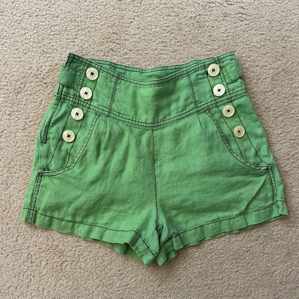 CUTEST Button-Accent Women's Highwaisted Shorts